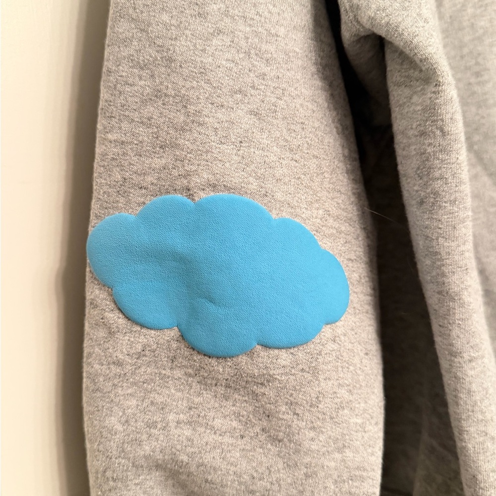Gildan Light Gray “Head In The Clouds” Sweatshirt - Picture 5 of 7